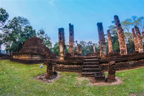 Sukhothai:s  Uppgång; En Saga om Konungar, Buddhistisk Konst och Expansionsambitioner i 1300-Talets Thailand